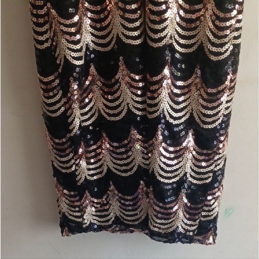 Elegant Black and Gold Sequin Dress - Picture 5 of 14